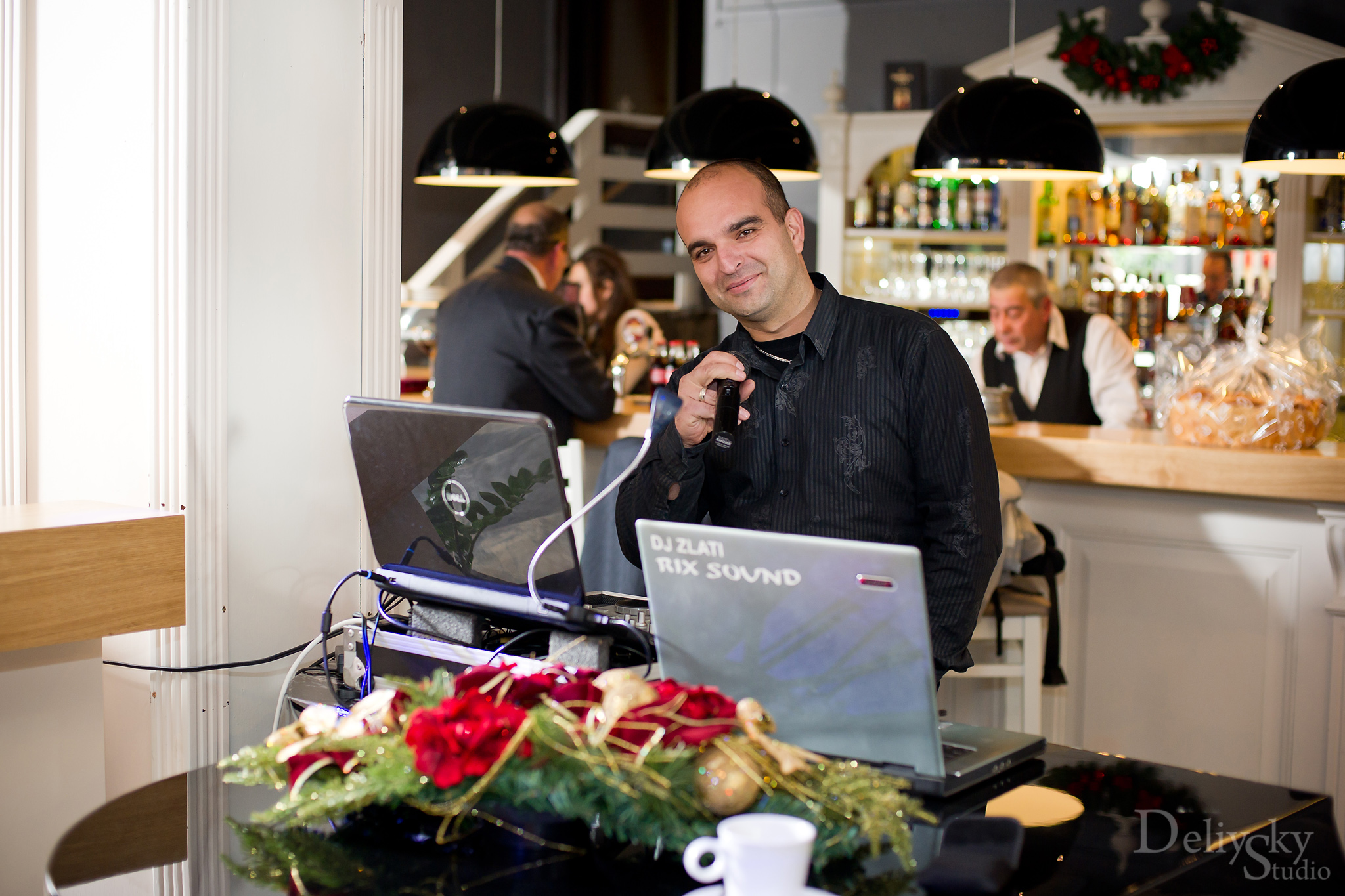 Дисководещ за сватба DJ Злати Петров - професионален сватбен DJ