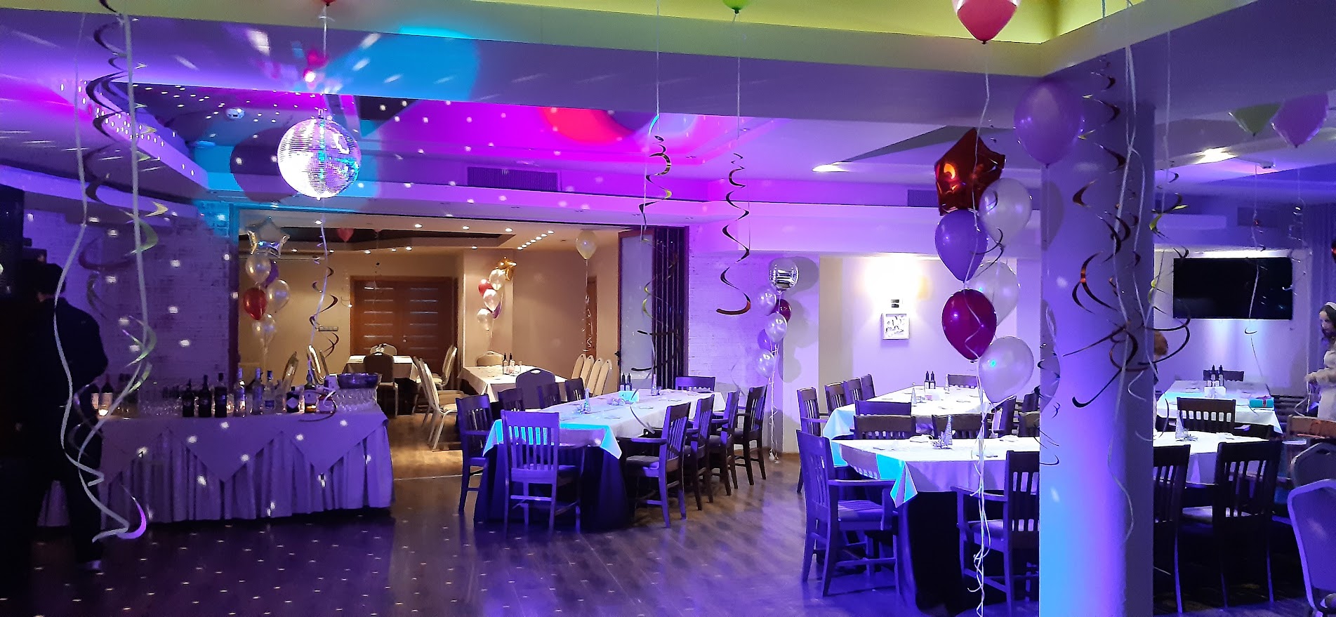 Професионално осветление за сватба